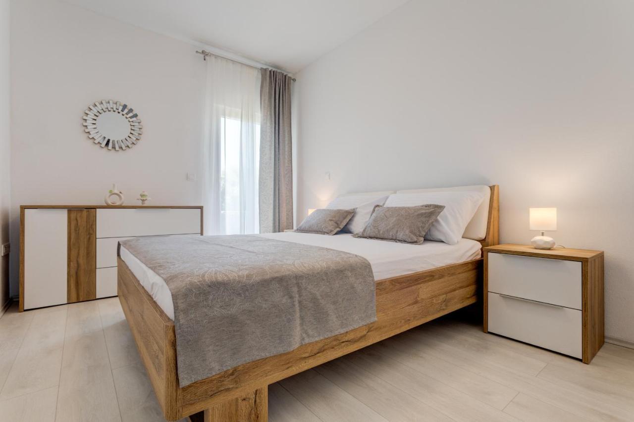 Love Apartments Zecevo Bagian luar foto