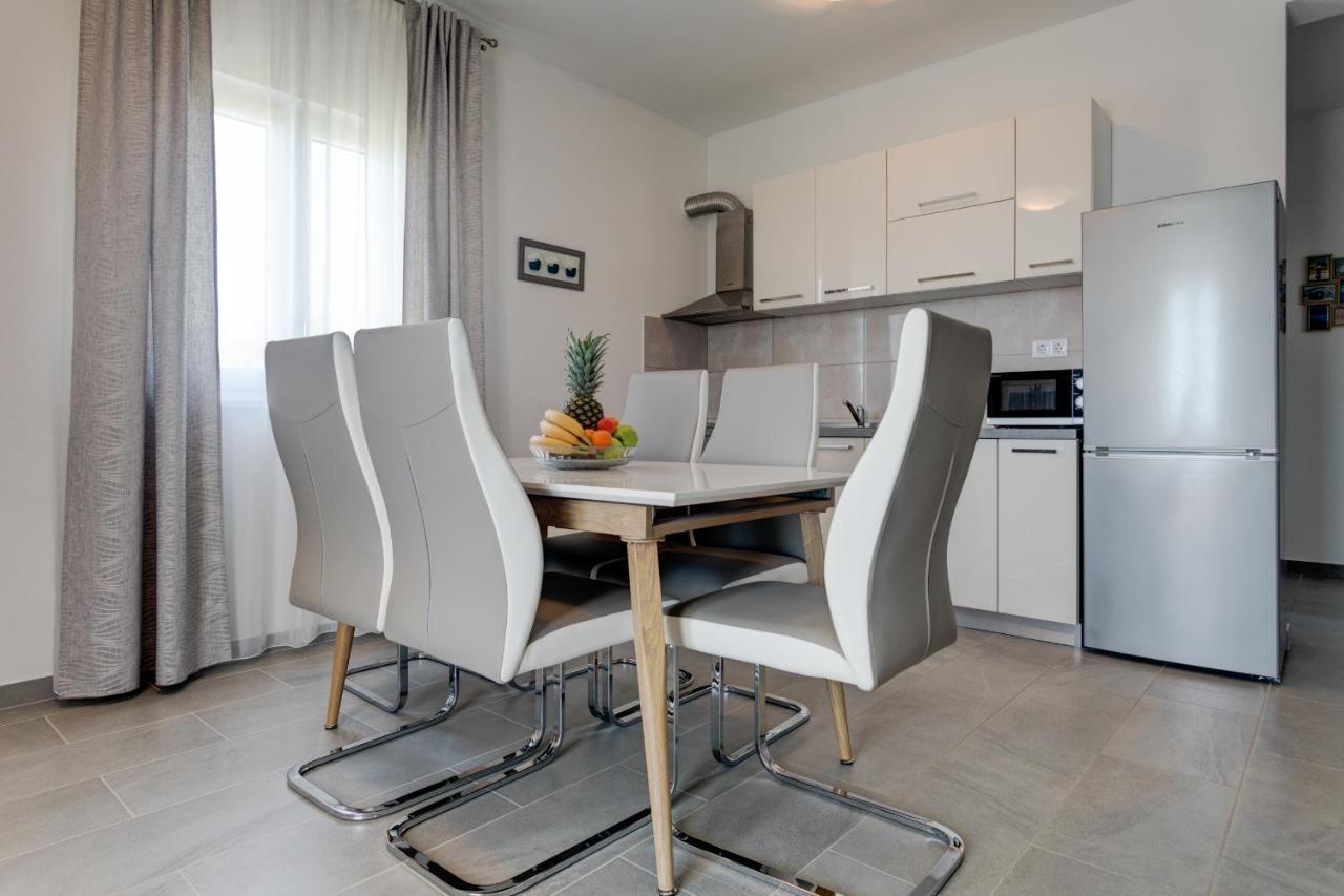 Love Apartments Zecevo Bagian luar foto