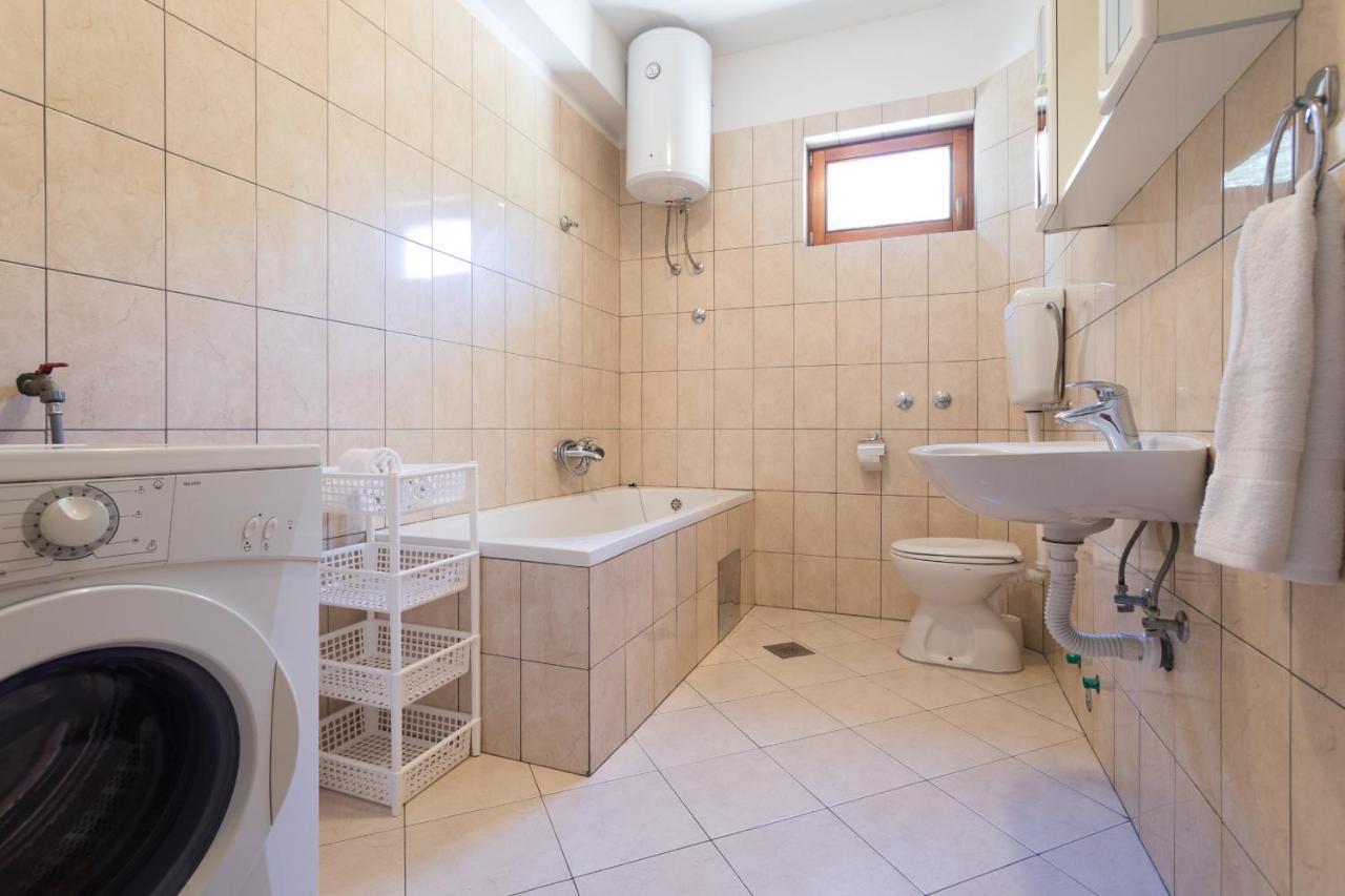 Love Apartments Zecevo Bagian luar foto