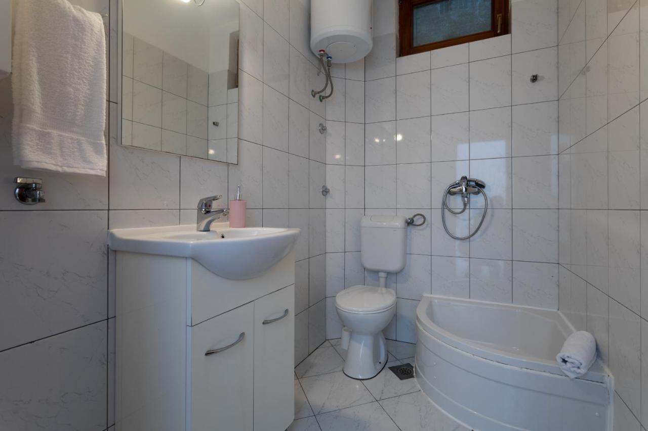 Love Apartments Zecevo Bagian luar foto