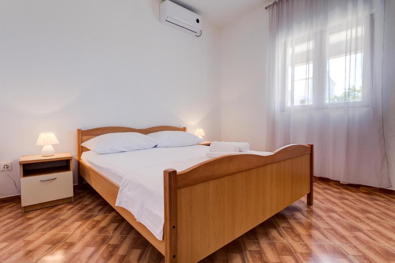 Love Apartments Zecevo Bagian luar foto